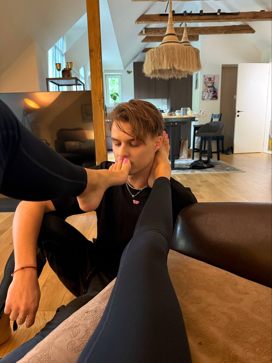 cherrytoesx's tweet photo. After gym sniff https://t.co/DUvYznbTDG