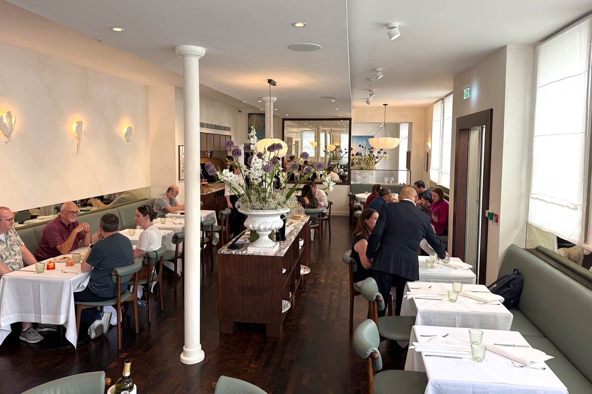 balhamnewsie's tweet photo. Leading London restaurant guide Hot Dinners visited Rosina in #Wandsworth Common, opened last week by renowned chef &amp; local resident, Adam Byatt – &amp; they loved the experience!

Read their review https://t.co/tRGydTyyv3

📍35 Bellevue Rd, SW17 7EF

https://t.co/nBUA6pgINy

#Balham https://t.co/ZV1WahBbYp