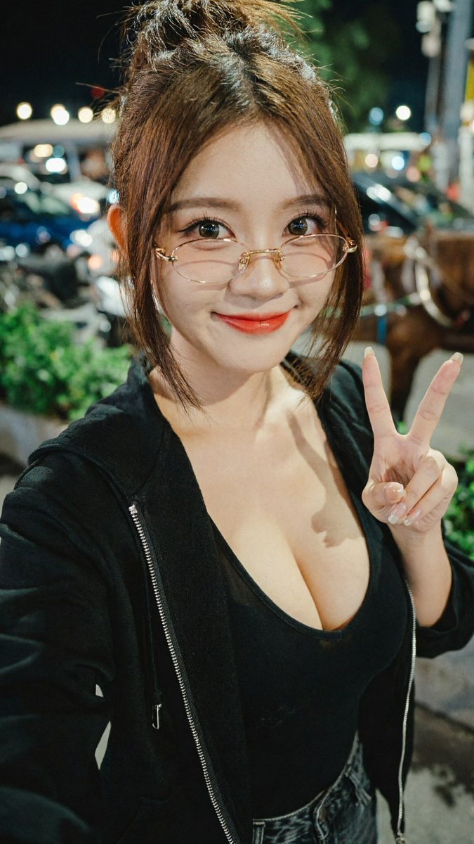 Michienak2's tweet photo. akhirnya nemu ai bot yg bebas filter / no sensor. beneran se-berani itu hasilnya.. yg drkmrn nanyain gua pake web apaan, udh gua pin di bio ya linknya. lgsg meluncur aja broo💨

https://t.co/y81VxJGST7 https://t.co/uhf6FKLDbY