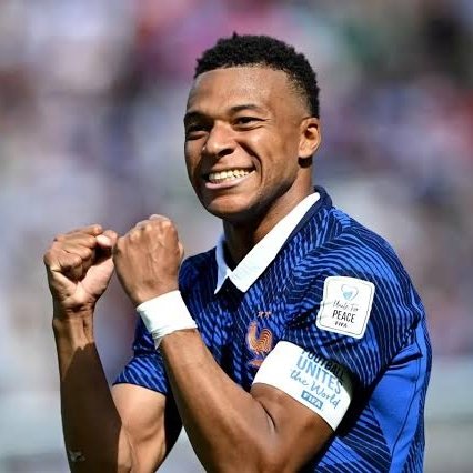 _morkie's tweet photo. 🚨 Senator Celeste Amarilla continues her criticism of Kylian Mbappé for snubbing Paraguayan player Orlando Gill’s handshake:

"Greeting people is our culture... What made us angry was seeing him ignore a young player and shout at him. A Frenchman would never do that." https://t.co/gc40Nb4PuF
