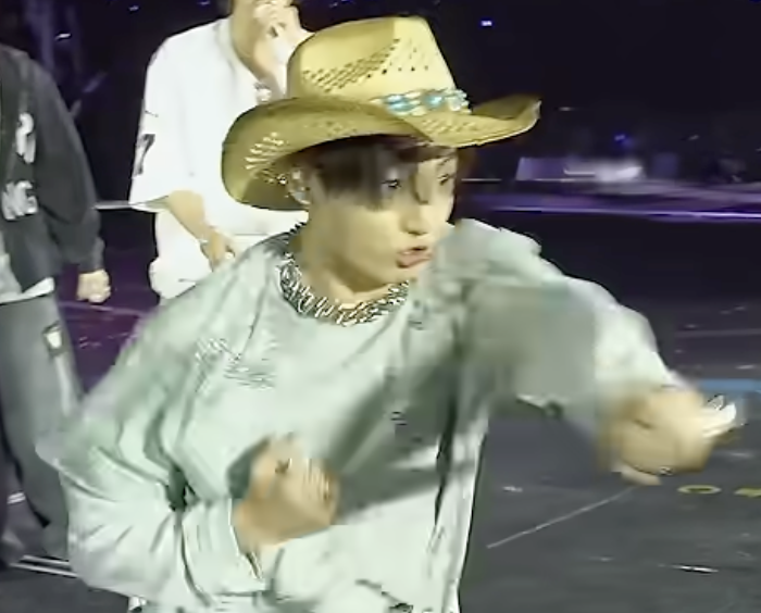 joon_lovebot's tweet photo. hes so chronically cutieful my baby love😭😭😭 https://t.co/4rS3HMyDI3