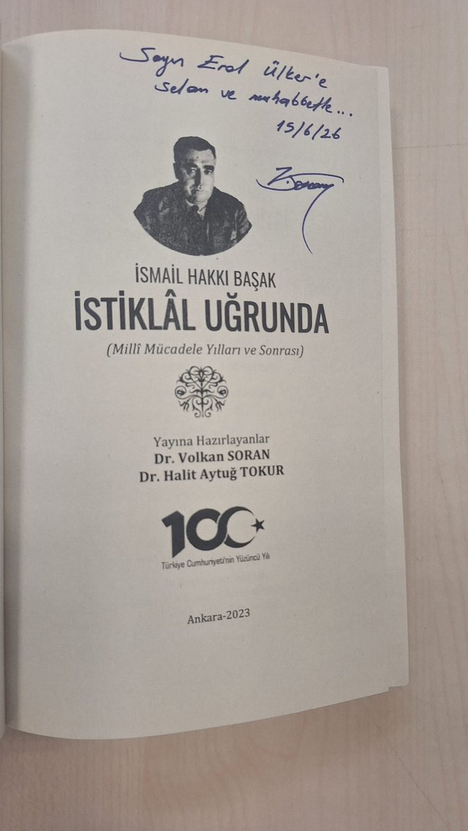 Ulker_Erol's tweet photo. @memedsaya ve @VolkanSoran  Hocalarıma değerli çalışmalarının imzalı birer nüshasını benimle paylaştıkları için çok teşekkür ederim. Mehmet Hoca'nın Murat Koraltürk ile birlikte kaleme aldığı Deniz Nakliyatı T.A.Ş hakkındaki çalışması denizcilik tarihiyle ilgilenenler için önemli bir başvuru kitabı niteliğinde. Volkan Hoca'nın Halit Aytuğ Tokur ile birlikte yayına hazırladığı İsmail Hakkı Başak'ın anıları ise belli ki Millî Mücadele yıllarıyla ilgilenenler için önemli bir kaynak; büyük bir merakla okuyacağım.