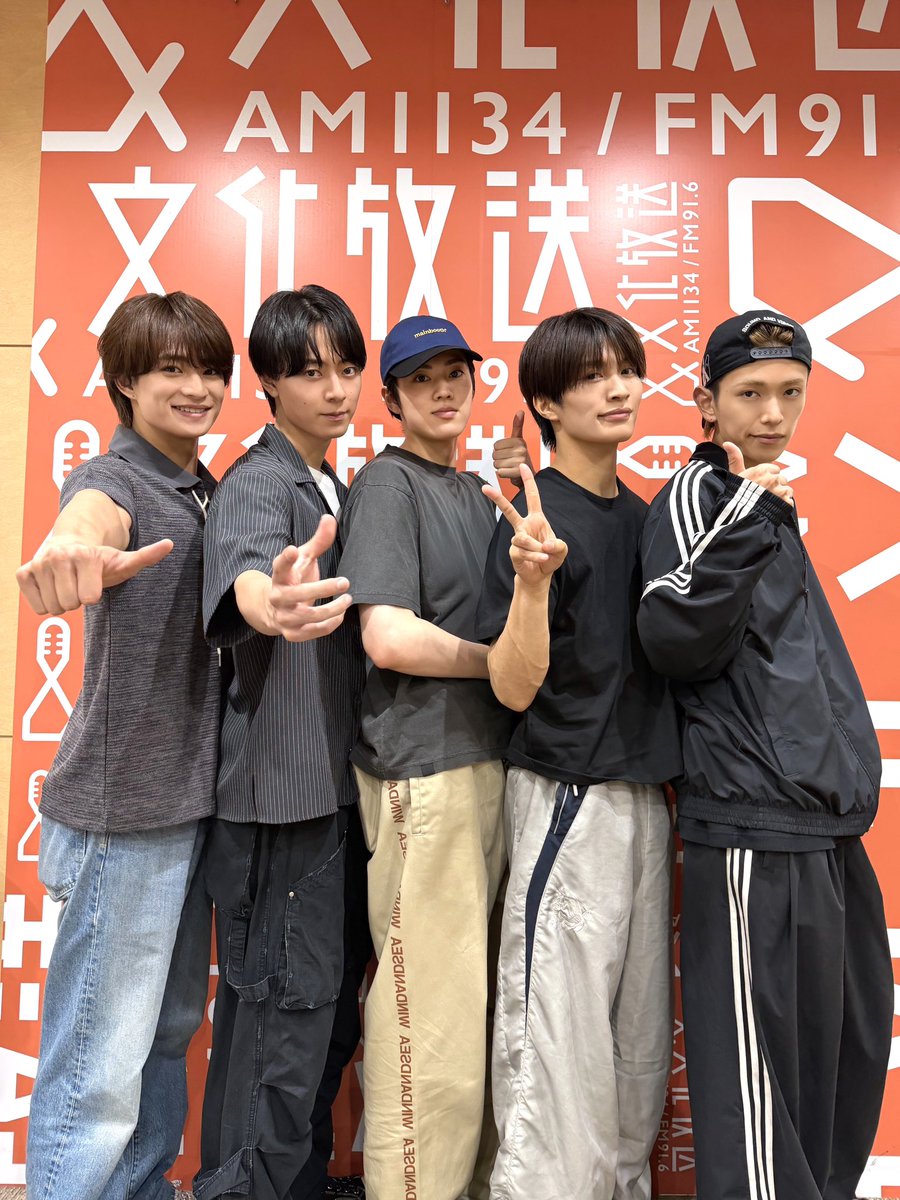 jr_official_X's tweet photo. 【 Radio📻 】

#ACEes がパーソナリティを務めるラジオ特番
『 ROAD TO ACE!!!!! 』
1時間の生放送でお届けしました🎙️🌟

#えいラジ をお聴きいただいた皆さま、ありがとうございました🧡💜💛💙💚

#浮所飛貴 #那須雄登 #作間龍斗 #深田竜生 #佐藤龍我 https://t.co/5860uNnhf5