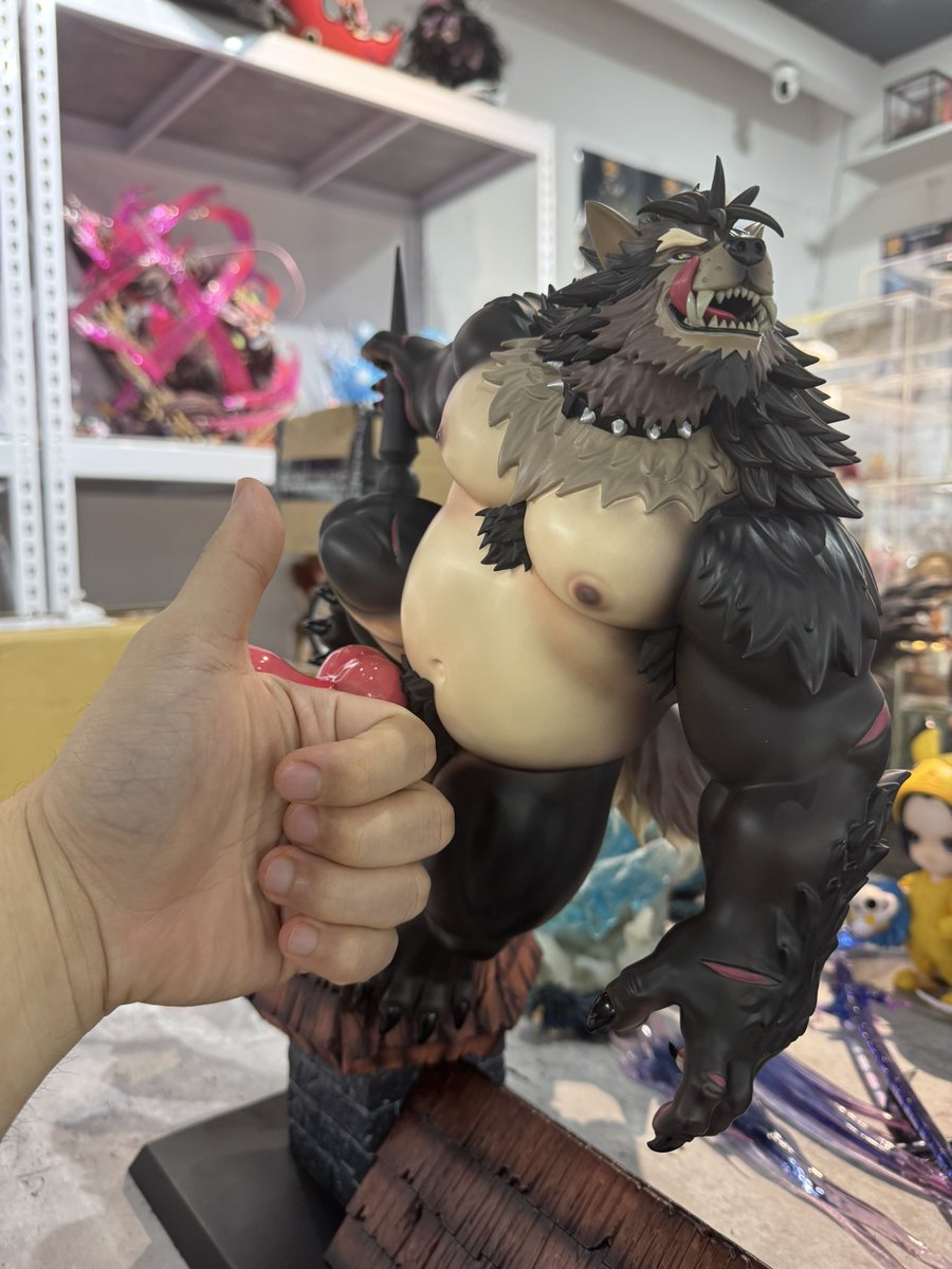 ross_ciaco's tweet photo. He is HUGE https://t.co/ZNXdDmmEgK