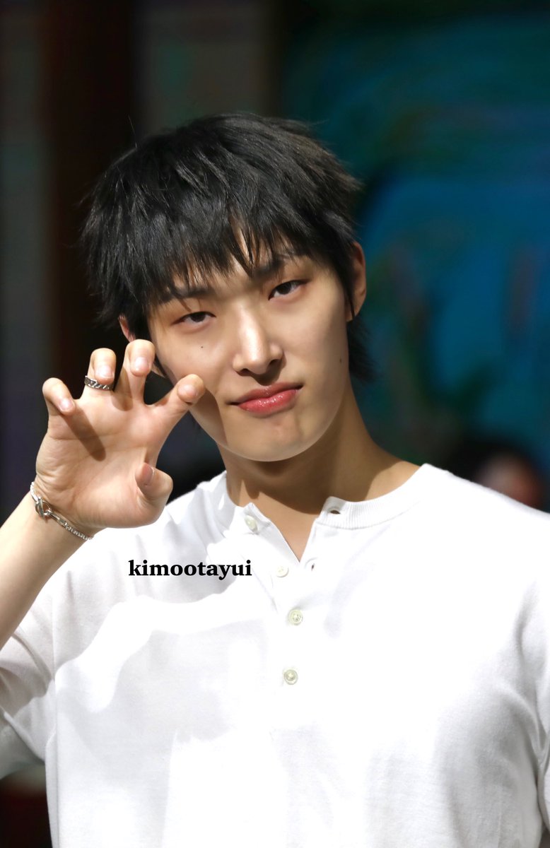 kimootayui's tweet photo. 260705 헬로라이브

シンプルが1番かっこいいと思いますよ

#민기
 #MINGI
#ATEEZ https://t.co/xFCPG4EbKK