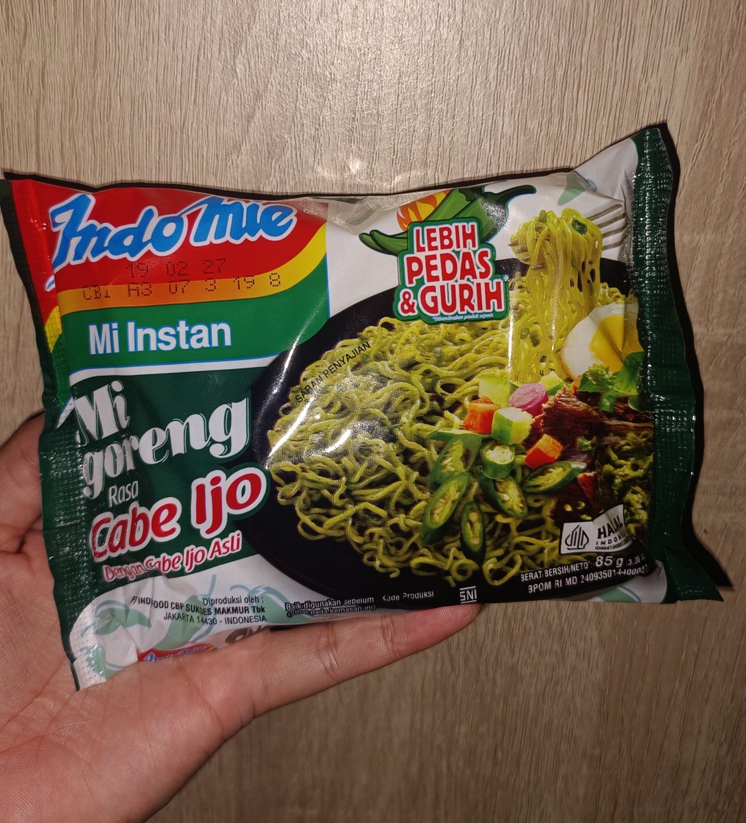 heiitsmei's tweet photo. Indomie goreng cabe ijo comeback gais. Siapa yang udah beli &amp; cobain juga? Yang doyan mie gurih pedes pasti bakal suka banget sih 🔥 https://t.co/GfxkefxtTq