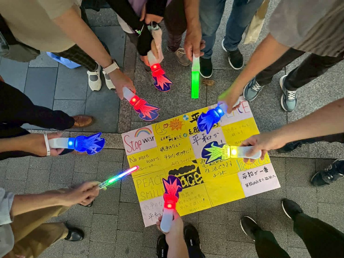 qqvp7fd9k's tweet photo. 岡山原水協発足後、初めてと思われる6.9ペンライト・ナイト署名を試みました。岡山駅東口に8人が参加、8筆を集約しました。「え？日本批准していないの」と驚きの声も聞かれました。
#核兵器廃絶 
＃6・9行動
＃核兵器禁止条約批准署名 https://t.co/aFeBUuHz53