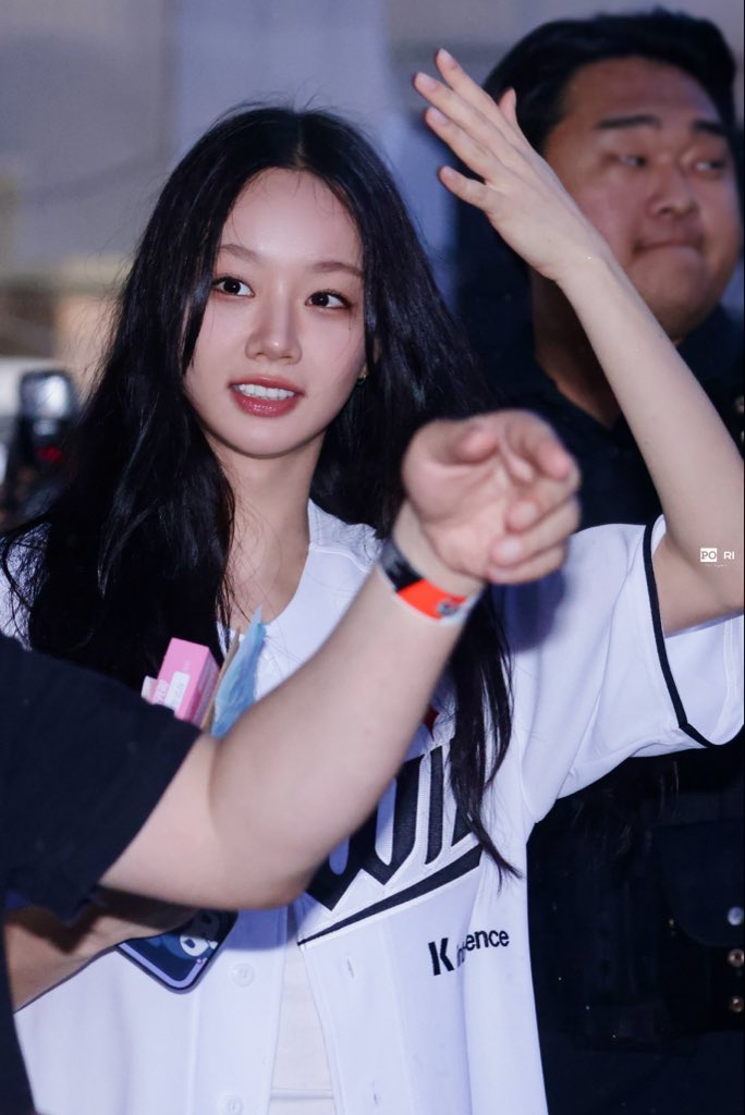 HYERI_POPO's tweet photo. 𝟐𝟔𝟎𝟕𝟎𝟗 KT WIZ 시구 퇴근
@hyeriherihey 
#HYERI #혜리 #이혜리 #그대에게드림 #dreamtoyou https://t.co/tVXW8VOgKu