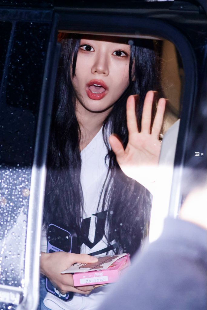 HYERI_POPO's tweet photo. 𝟐𝟔𝟎𝟕𝟎𝟗 KT WIZ 시구 퇴근
@hyeriherihey 
#HYERI #혜리 #이혜리 #그대에게드림 #dreamtoyou https://t.co/tVXW8VOgKu