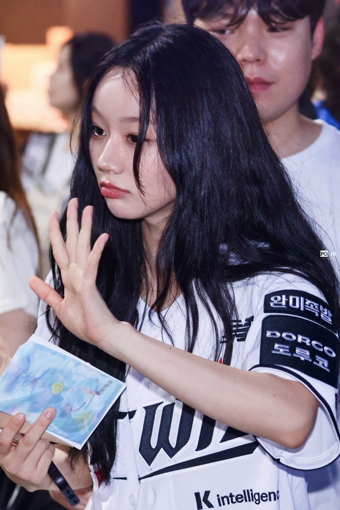 HYERI_POPO's tweet photo. 𝟐𝟔𝟎𝟕𝟎𝟗 KT WIZ 시구 퇴근
@hyeriherihey 
#HYERI #혜리 #이혜리 #그대에게드림 #dreamtoyou https://t.co/tVXW8VOgKu
