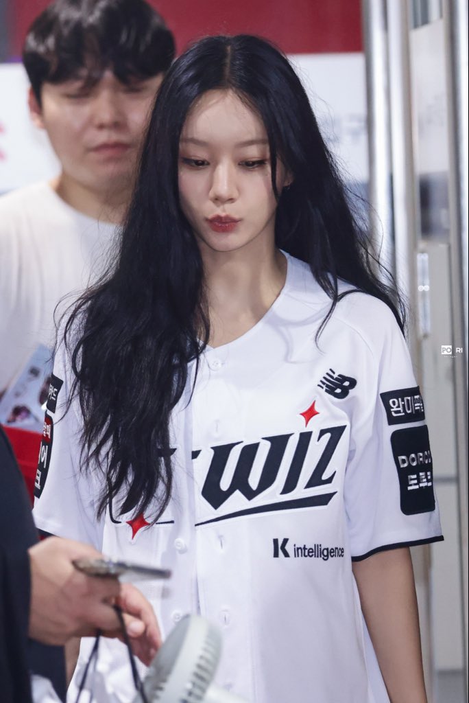HYERI_POPO's tweet photo. 𝟐𝟔𝟎𝟕𝟎𝟗 KT WIZ 시구 퇴근
@hyeriherihey 
#HYERI #혜리 #이혜리 #그대에게드림 #dreamtoyou https://t.co/tVXW8VOgKu