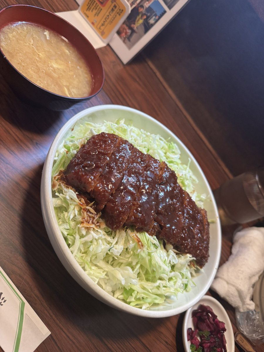 Ray_FJT's tweet photo. NYと #あくステ と
んー、 #超ギャバン の若かりし #御蔭哲真
蔵出しときますか…
あ、最後は最近食べたソースカツ丼てやつです。福島由来の…美味しかた。
明日は #舞台gift 衣装付き！
 ﾟзﾟ)ﾉおやすナイ☆
#fujitaray #dustz https://t.co/CeJQmX4Hzr