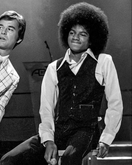 applhds's tweet photo. 'fro mikey needs to be talked about more in here... like hes so cute! https://t.co/zsEwVFa0aP