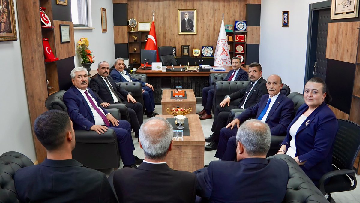 turgaysengonul's tweet photo. Milletvekilimiz, Ülkü Ocakları İl Başkanımız, Battalgazi ve Yeşilyurt İlçe Başkanlarımız ve İl Yönetim kurulu üyelerimizle Malatya İl Sağlık Müdürümüz Uzm.Dr. Cezmi KARACA’yı ziyaret ettik.

İl Sağlık Müdürümüzle ilimizde devam eden sağlık yatırımları ve devam eden çalışmalar hakkında bilgi alışverişinde bulunduk.

İl Sağlık Müdürümüz ve değerli sağlık çalışanlarımıza çalışmalarında başarılar dileriz.