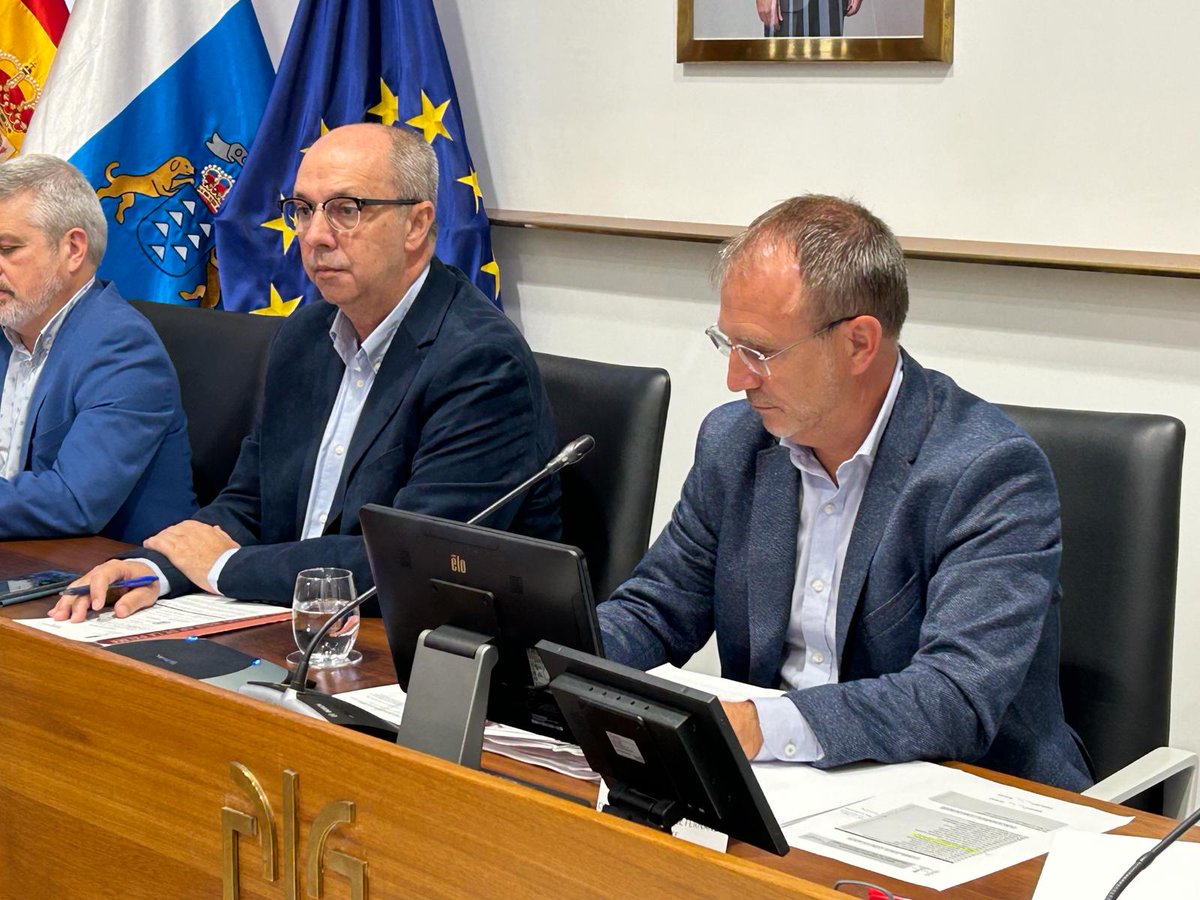 CabLaPalma's tweet photo. 👉🏼 Ultimamos el informe que permitirá conocer con precisión las pérdidas de agua en las redes municipales de abastecimiento de toda la isla.

https://t.co/wOvh9q0ipu https://t.co/bCesUpn8Vv