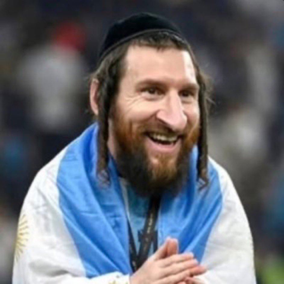 PepeRinconi's tweet photo. @ProfesorChairo @alandrade57 La conversión de Messi, se ha convertido en capital ideológico. https://t.co/U15R1sr1gK