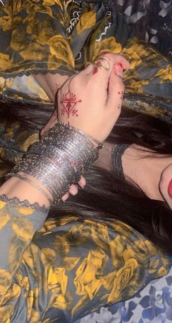 _CHALO_NIKLO's tweet photo. I heard bangles mediaaa https://t.co/i7puglwkQK