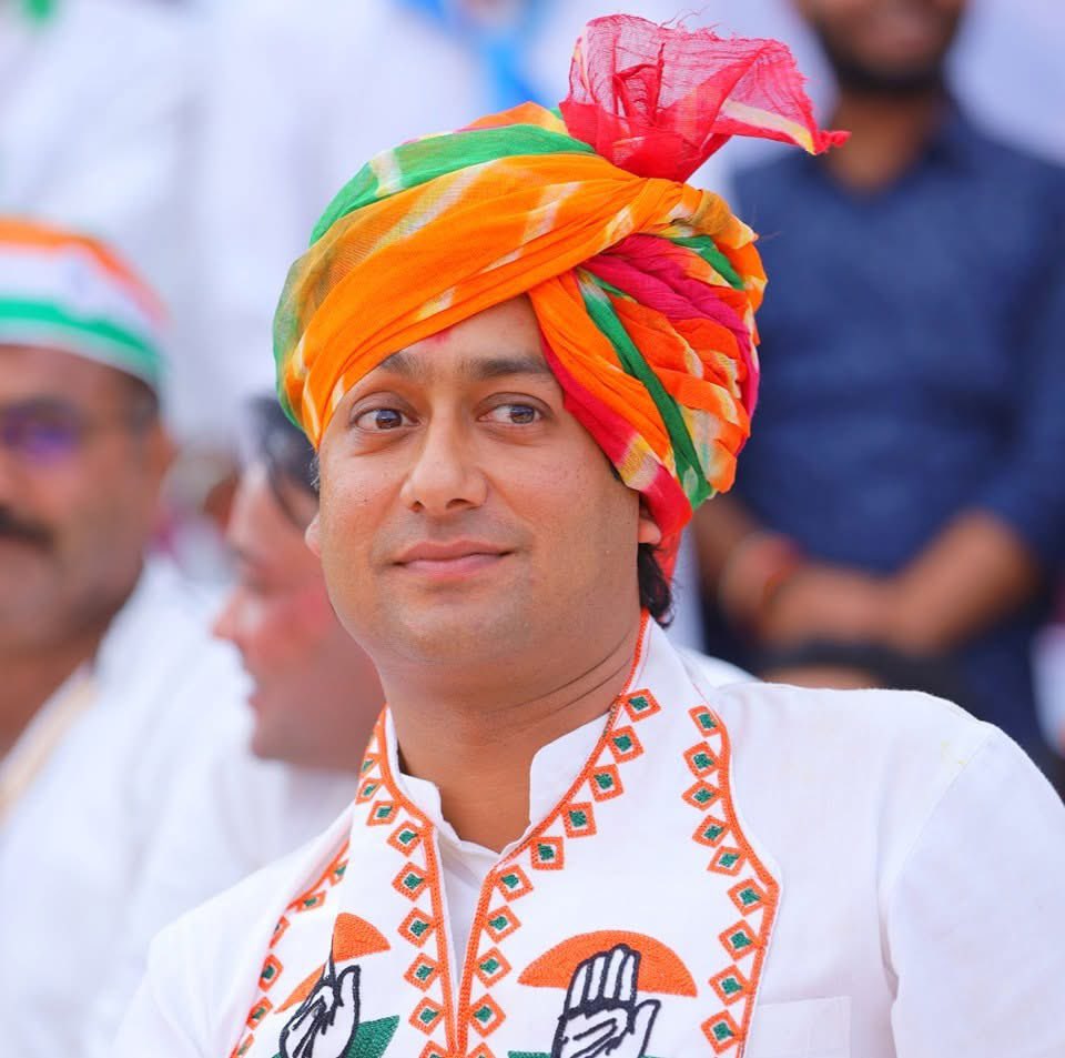 MohammadAli_MP's tweet photo. प्रदेश सरकार में पूर्व केबिनेट मंत्री और वर्तमान विधायक आदरणीय श्री जयवर्धन सिंह जी 'बाबा साहब' को उनके जन्मदिवस के अवसर पर हार्दिक बधाई एवं शुभकामनाएं।
@JVSinghINC https://t.co/8KzwXktFB4
