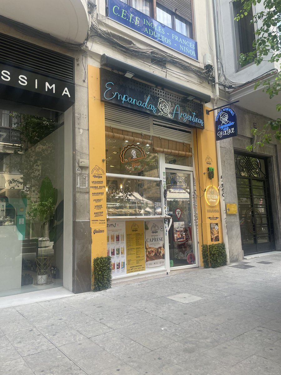 samslandfill's tweet photo. Gentrificación turística en 4 imágenes https://t.co/mrAqoriESY