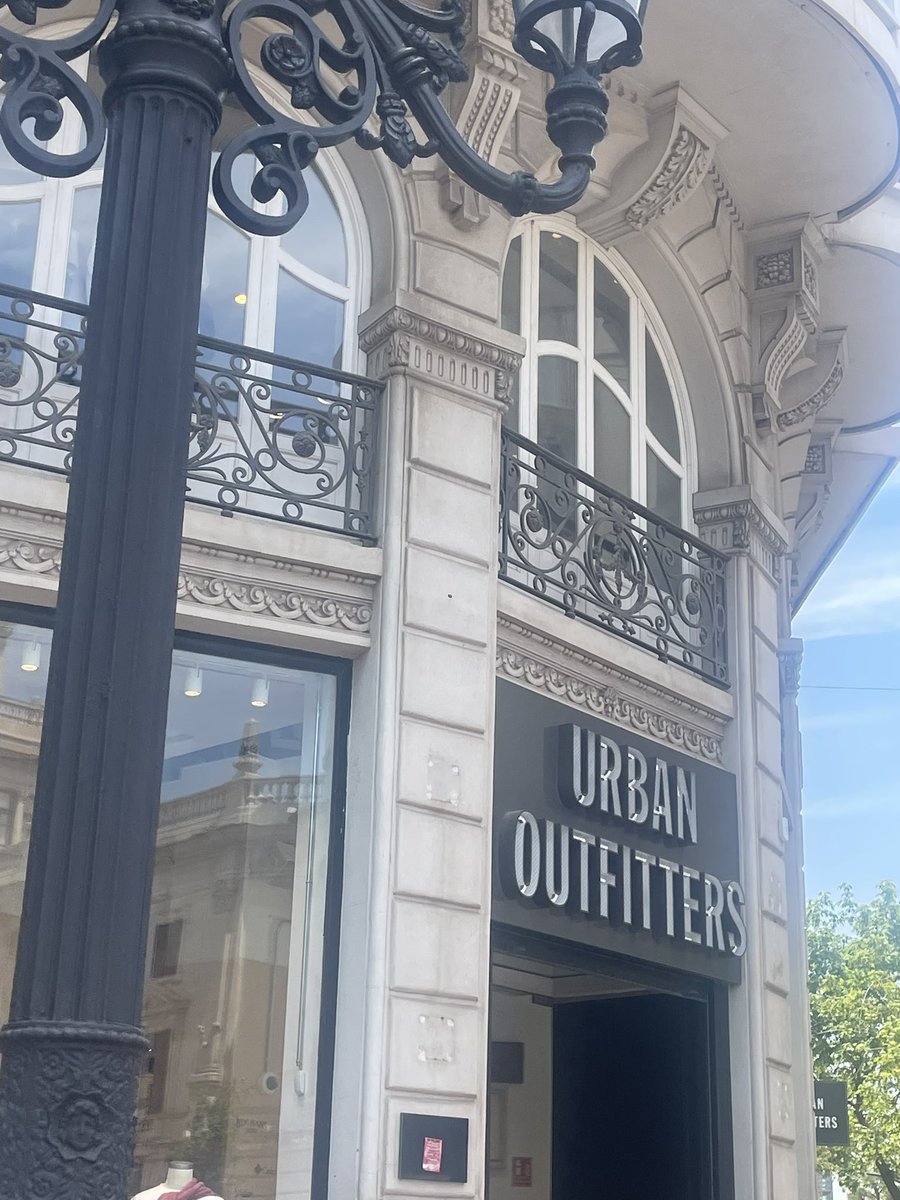 samslandfill's tweet photo. Gentrificación turística en 4 imágenes https://t.co/mrAqoriESY