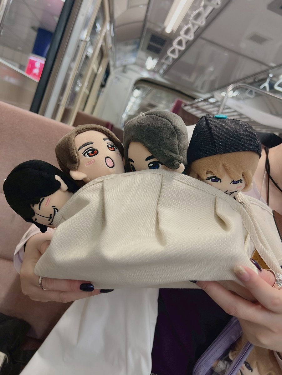 KozzyMeg's tweet photo. これが餃子の具ですね🥟
ｻｲｽﾞ感こんな感じです🥟
押し込んだら4人入ります🥟
おすすめです🥟

#Aぇǃgroup
#はぴぬい
#餃子メッセンジャーバッグ https://t.co/1y184PqSv8