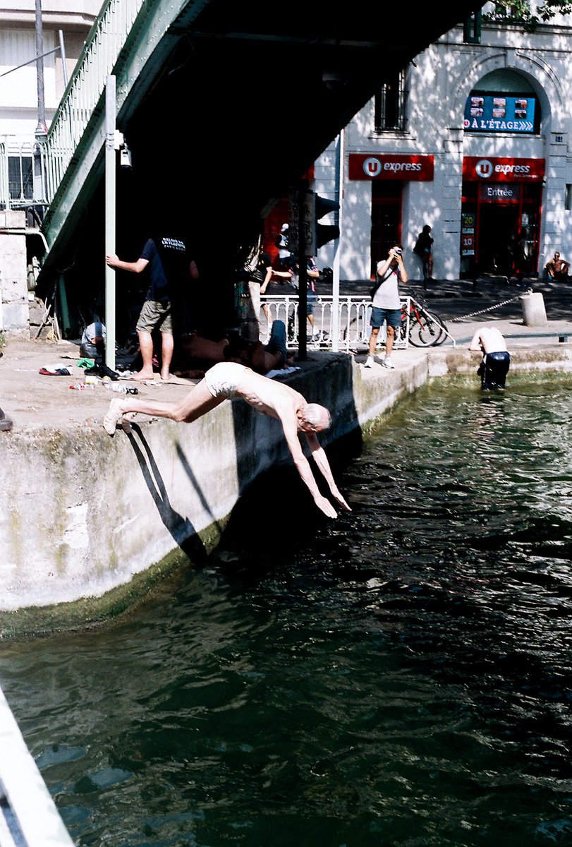 Timothyiisaiah's tweet photo. Film from Paris https://t.co/z8TcumuaDk