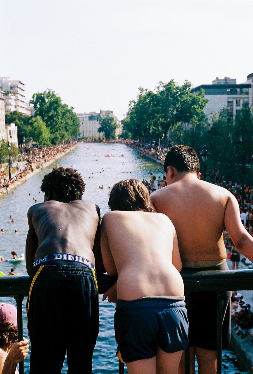 Timothyiisaiah's tweet photo. Film from Paris https://t.co/z8TcumuaDk