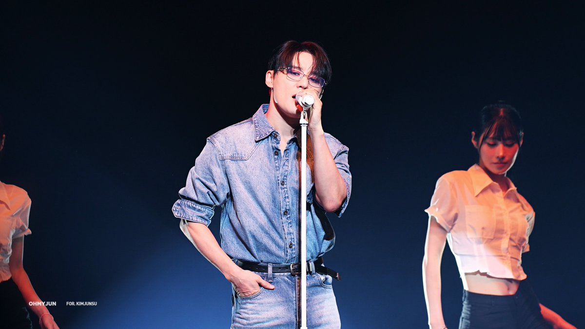 Ohmyjun_com's tweet photo. [VID] 260709 XIA 6TH ASIA TOUR CONCERT ‘GRAVITY' in OSAKA 김준수 - Homage

🎥 https://t.co/v2h8q0Zo9i

#XIA #김준수 #시아준수 #XIA준수 #ジュンス #JUNSU #金俊秀 #GRAVITY #XIA_GRAVITY https://t.co/6xHran1evI