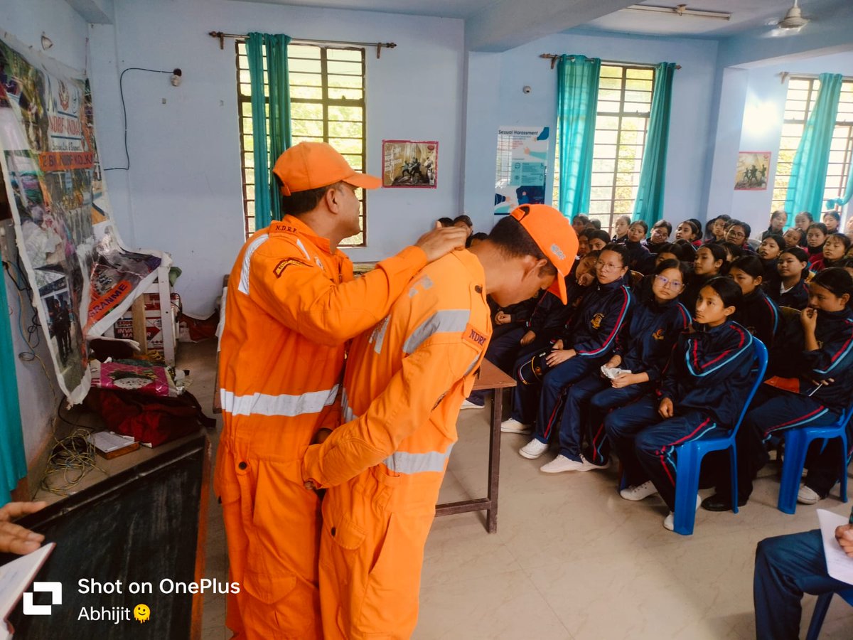 02ndrf's tweet photo. *Empowering Youth for a Safer Tomorrow!*  
2 Bn #NDRF conducted Disaster Management &amp; Life Saving Skills training at 4 Sikkim BN NCC Campus, Namchi, #Sikkim.  
320+ students &amp; staff trained in CPR, bleeding control &amp; earthquake safety.  
#DisasterPreparedness #NDRF #Sikkim https://t.co/FmWCPveQgs