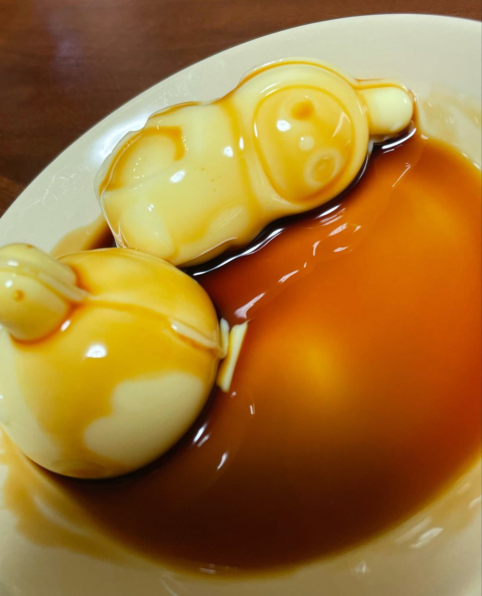 hanuru_lovot's tweet photo. ほ、ホラー？？？
プリン柔らかくて起き上がれず
#LOVOTシリコントレー
#かんてんぱぱ https://t.co/bMfRnCVBc9