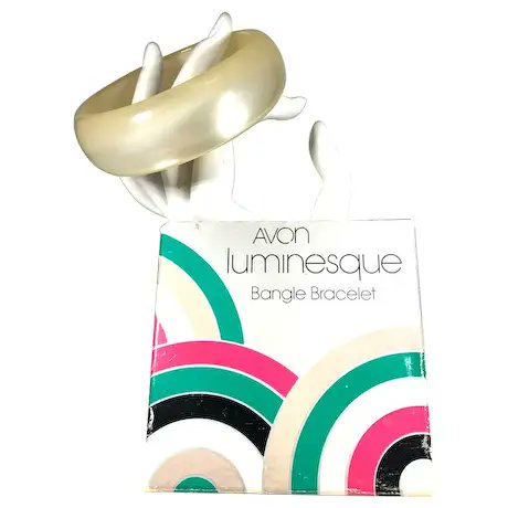 ClarasJewelry's tweet photo. Christmas in July Sale! 50% Off Select Items!
Avon Luminesque Moonglow Lucite Pearly White Bangle Bracelet MIB 1977
#rubylane #vintage #retro #bracelet #bangle #lucite #designer #vintagejewelry #giftideas #jewelryaddict #vintagebeginshere #treasures #SpringColors
https://t.co/LPaaPWlVSQ