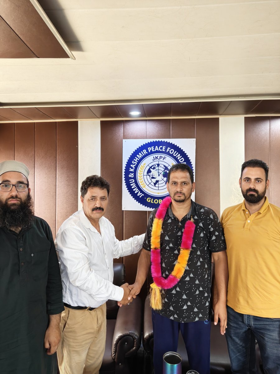 jkpforg's tweet photo. Tariq Ahmad Wani of Checki Wazoo, Kund, Kulgam Joins J&K Peace Foundation (Global) as Incharge, Devsar District Kulgam
#JKPeaceFoundation #PeaceBuilding #PeaceKeeping #PeaceMaking #Peace #Unity #Brotherhood #CommunalHarmony #SocialCohesion #Kashmir #Kulgam #Devsar #Leadership https://t.co/GGz1G7nUOW
