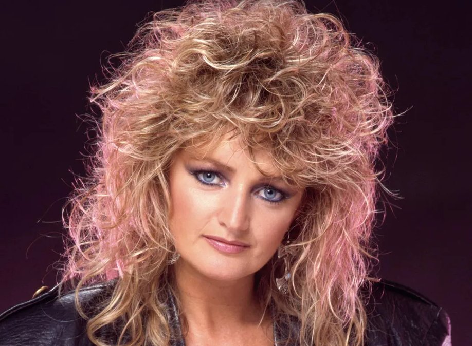 tracklist's tweet photo. Bonnie Tyler, cantora conhecida por hits como “Total Eclipse of the Heart” e “Holding Out for a Hero”, faleceu nesta quinta-feira (09), aos 75 anos. https://t.co/Pv1V9X8MZ5