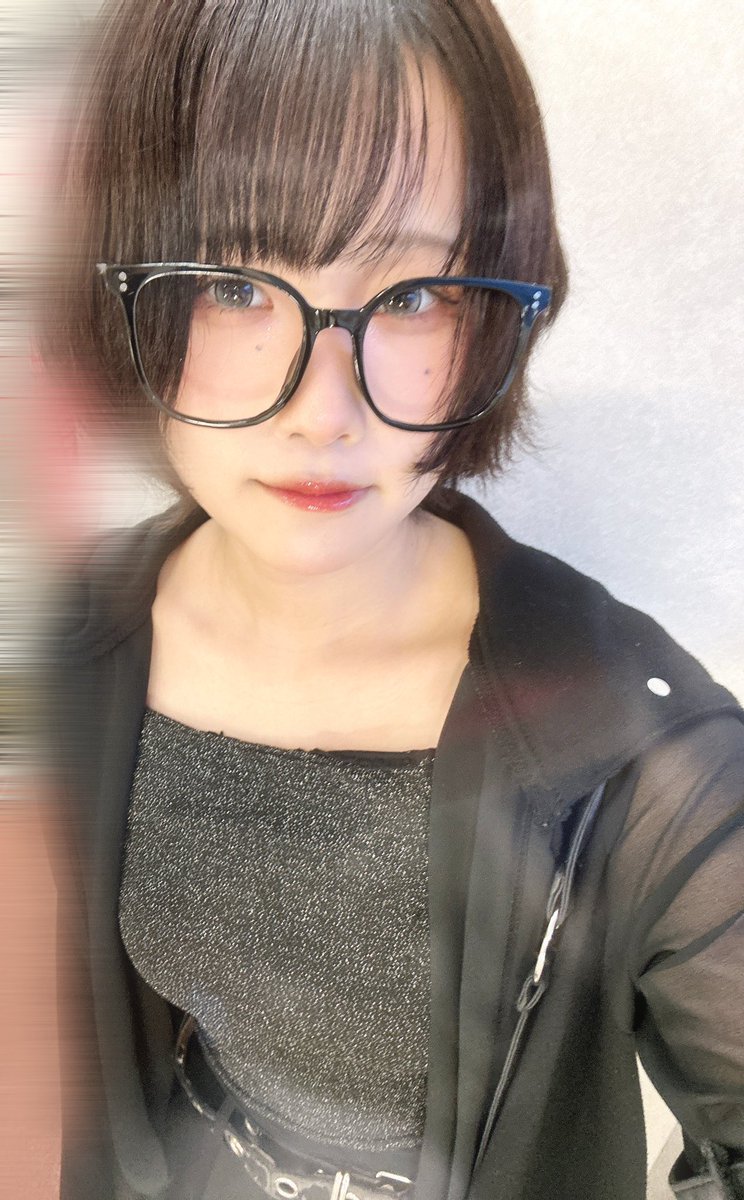 miukashimura's tweet photo. 『つぎはぎだらけのヒーローズ』2日目、ありがとうございました️️☝🏻💫❕

いつかの愛の話です。みなさんに届きますように️️꙳⟡

明日は14:00-と19:00-!!駆け抜けていきますᯓ🏃🏻‍♀️‍➡️見逃さないでね

ご予約🎫 .·
https://t.co/wEBVzLNduL

 #つぎはぎ2026  #劇団山本屋 https://t.co/d5hnH5fpnI