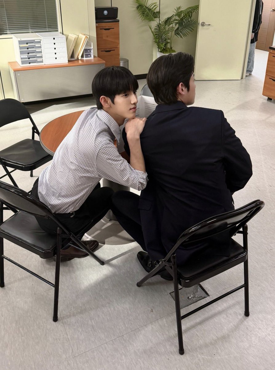 ys_zone_'s tweet photo. 인프피남 저때 속으로 무슨 생각 하고 있었을까.. 같은 인프피로서 궁예 해보자면 
그냥 머릿속 하얘지고 얘 뭐지 했을 거 같은데 https://t.co/B80LgQi656