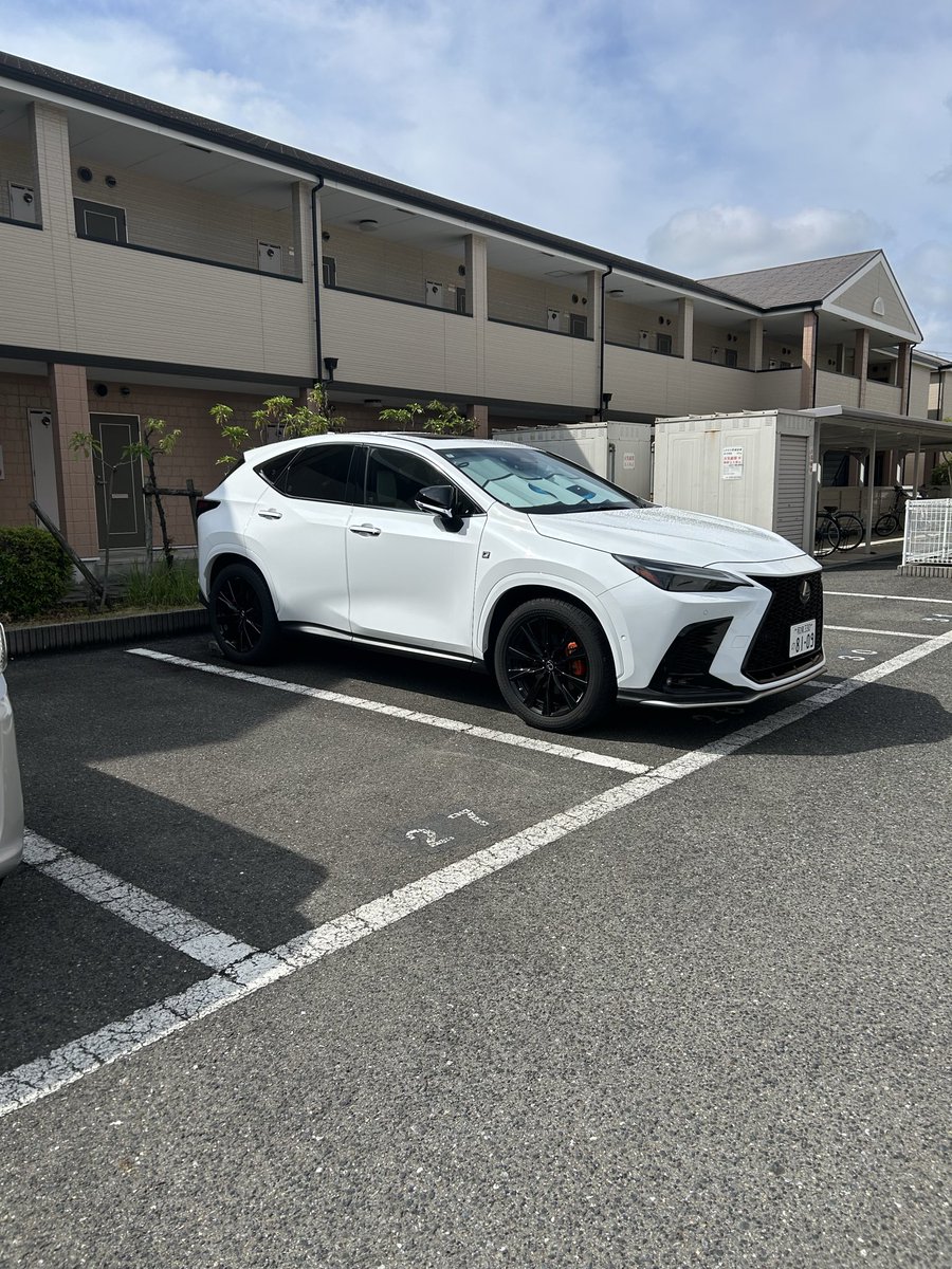Bs_ArP's tweet photo. どうでしょうか
駐車場でも異彩放ってるカーズサンシェード https://t.co/oyVczCAT6J