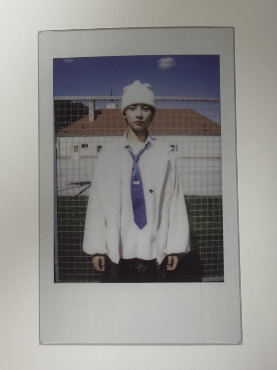 ghb529_'s tweet photo. 포토북 최강 얼딩! 

#파우 #POW #현빈 #HYUNBIN https://t.co/3IRjSOgUlk