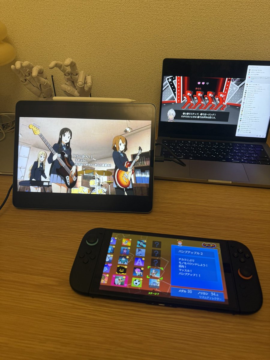 o____1230's tweet photo. 子ども部屋お姉さん https://t.co/Gtb76hnVqE