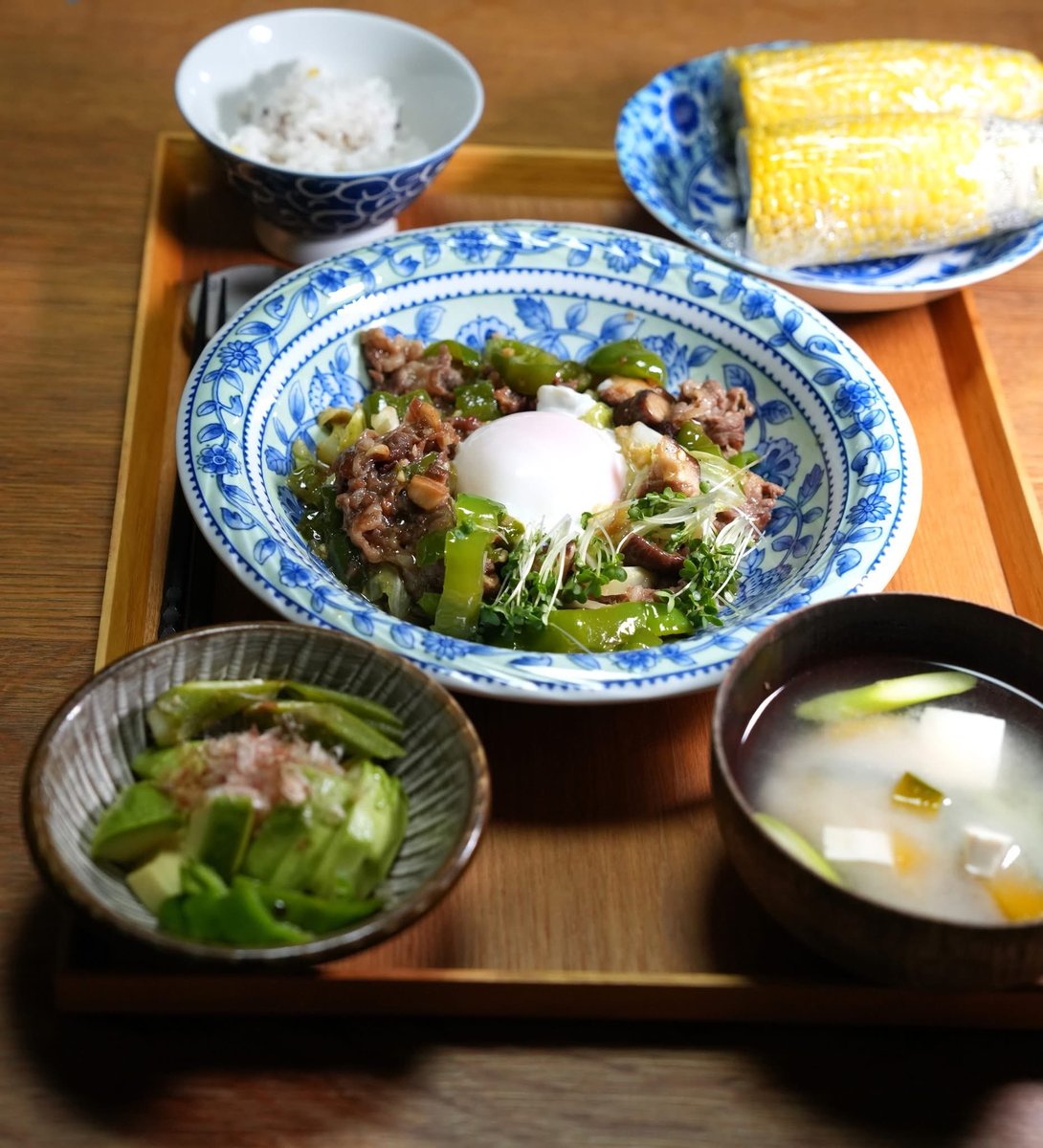 adf_marica's tweet photo. 【昨日の夜ごはん献立】

#豚バラとピーマンの炒め物 /温泉卵
　（玉ねぎ、椎茸、キャベツ）
▪️おみそ汁
　（アスパラ、かボチャ、豆腐）
▫️ぬか漬け
　（オクラ、アボカド、ピーマン）
🌽

#おうちごはん 
#だしソムリエ
#dashi https://t.co/nCdqmo3HkK