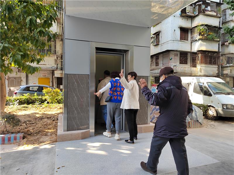 enigmaforyou's tweet photo. Just helped my neighbor carry her new plant pot up 3 flights of stairs! Small acts make a big difference in our little community ， https://t.co/TGTIcZrIr1