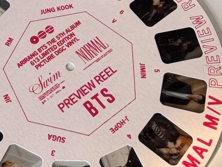 thv_kty's tweet photo. NORMAL นี่อยู่มาตั้งแต่ในmv swim 
ไวนิล limited  ตอนนี้บังทันเอาขึ้นไบโอทั้งวง ในแอคไอจีวง ขึ้นไฮไลท์ไอจี  ทั้งๆที่เพลงอื่นที่มีmv ก็เอาไปใส่ในไฮไลท์ARIRANG ทั้งหมด  อยากรู้เลยว่าบังทันจะปล่อยเนื่องในโอกาสอะไรและพิเศษกว่าเพลงอื่นในอัลบั้มยังไง จะหยิบมาโปรโมทหรือยังไง ดูมีอะไรมาก https://t.co/Z7kDSXi4y1