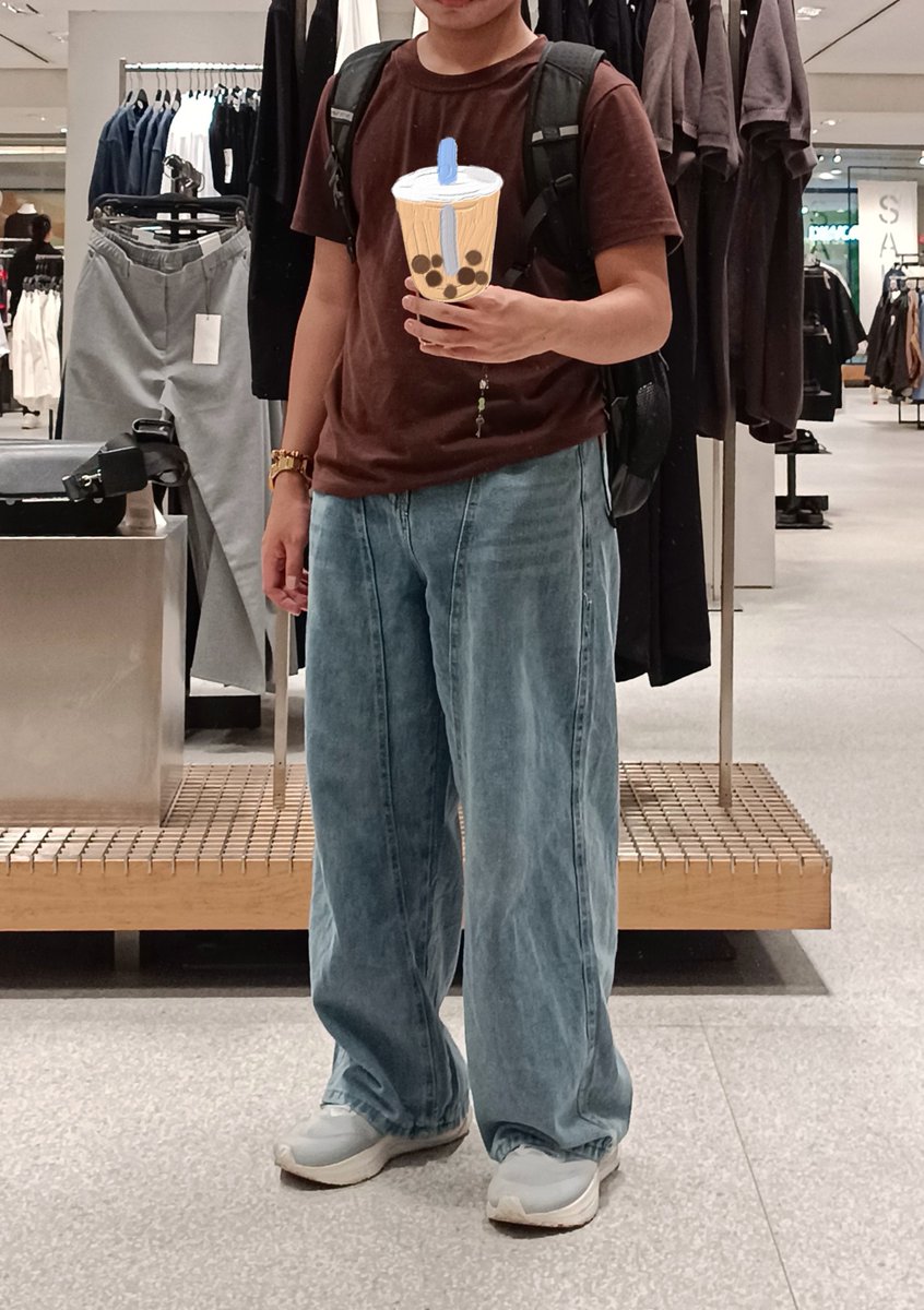 NotUrLychee's tweet photo. didn't expect cheap tiktok pants would look so good :D https://t.co/rd9jGxr1xW