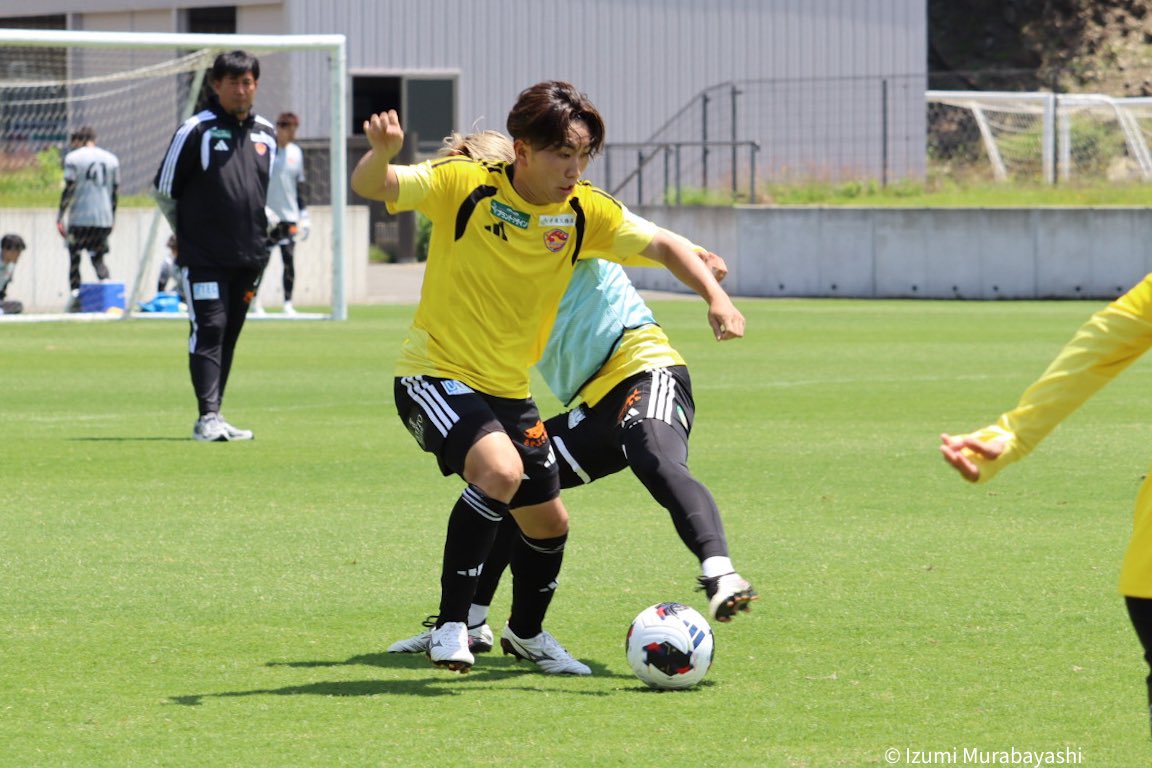 Idumimuraba's tweet photo. 南創太選手
「練習の一つ一つのプレーで細かい競争が生まれている。そういった競争ができることで自分の中で得るものがある。自分の成長にフォーカスしていきたい。
W杯を見てすごく燃えた。まだまだほど遠いですが、サッカー選手をやっている以上は、そこを目指さないといけない」
#vegalta https://t.co/BJjB65jR9W