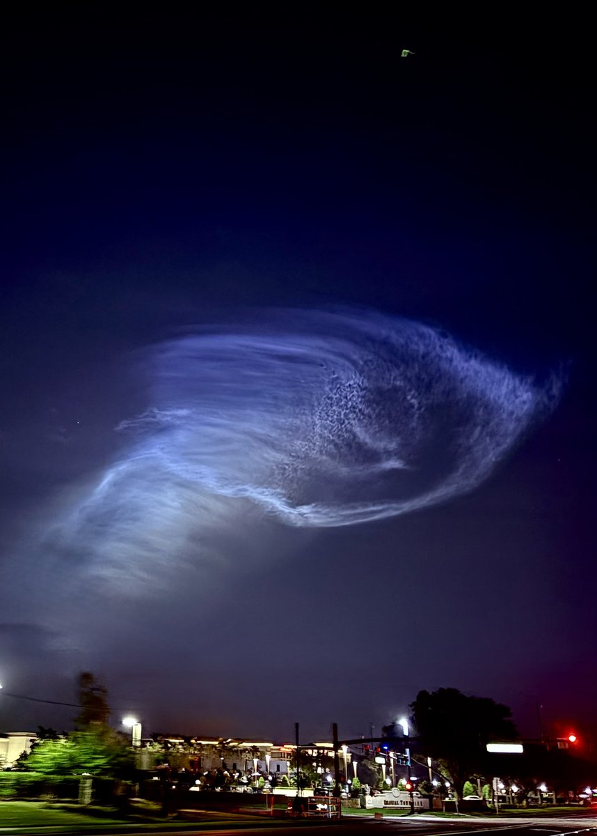 Fox35Amy's tweet photo. My view of the beautiful jellyfish-like clouds following this morning’s SpaceX launch! Did you see it?!  🚀  @fox35orlando https://t.co/Wc4NeveQeY