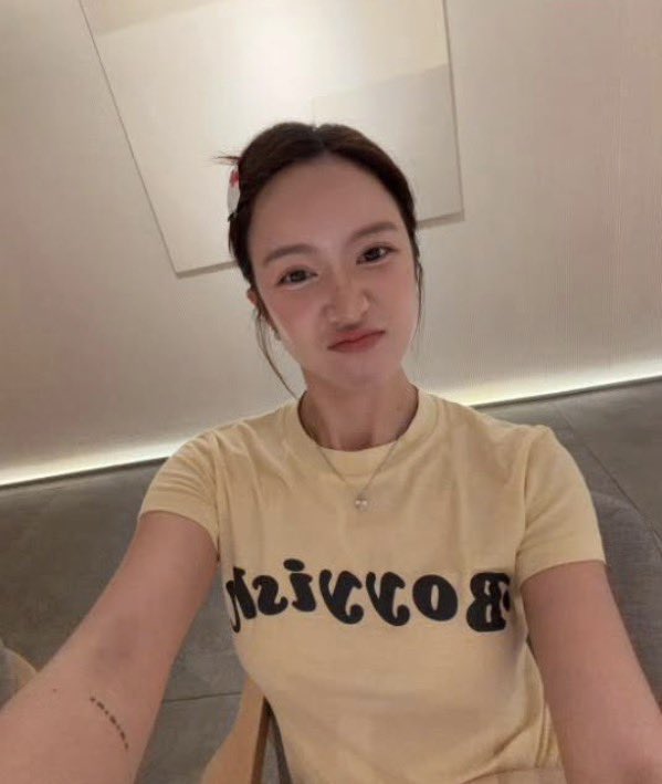 PNNXNY's tweet photo. มีคำถามคะ ตัวนี้เสื้อคู่หรือเสื้อแฟน?-?
#EnjoyJune https://t.co/A3EsLhsbj1
