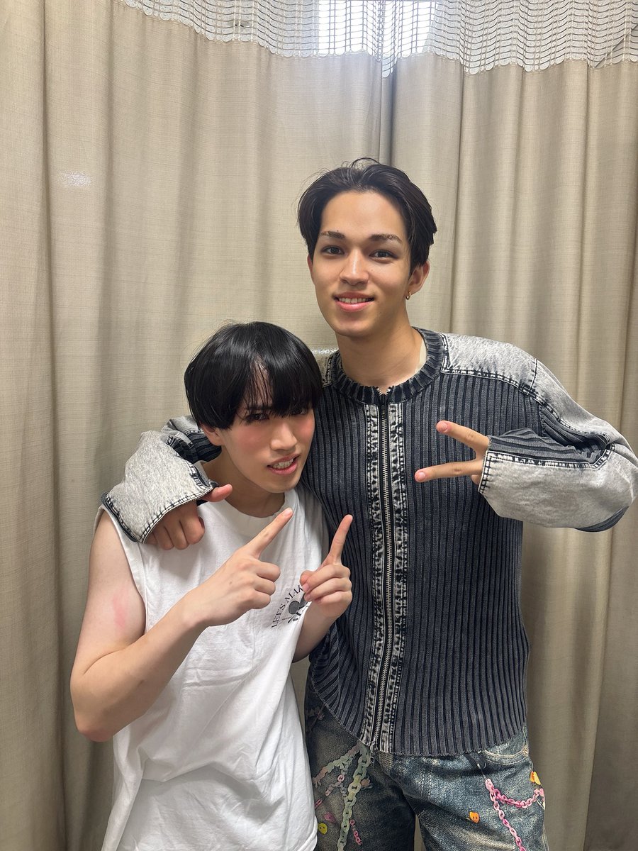 hiroooo6_'s tweet photo. 5日目ありがとうございました！🎾
ライアン！
こんな身長差だけど同い年だったりします
本当にうらやましい

あと実は4年ぶりぐらいの再会！

 #テニミュ https://t.co/QXAFjHAi0A