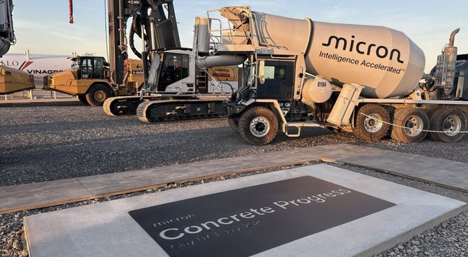 StockSavvyShay's tweet photo. $MU now expects to invest more than $250B in the U.S. through 2035. 

The plan targets roughly 40% of Micron’s DRAM production in the U.S. with its New York campus expected to become the largest semiconductor manufacturing site in U.S. history. https://t.co/iV2yOPoCq8