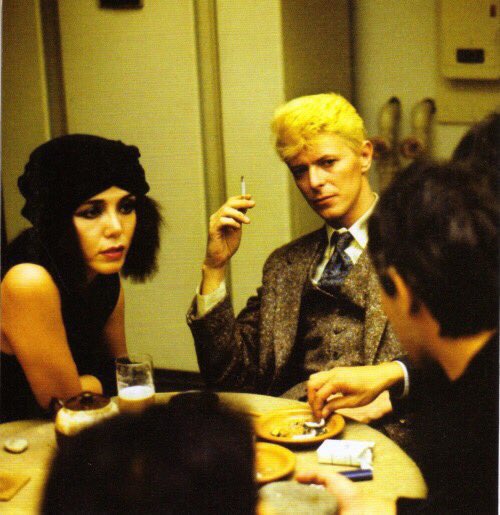 DavidBowieBot's tweet photo. （細野晴臣氏プロデュースのアルバム『イーティン・プレジャー／サンディー』について）

このアルバムはね、デヴィッド・ボウイとかが絶賛してくれました。

──細野晴臣 https://t.co/Ve8mTRKgeg