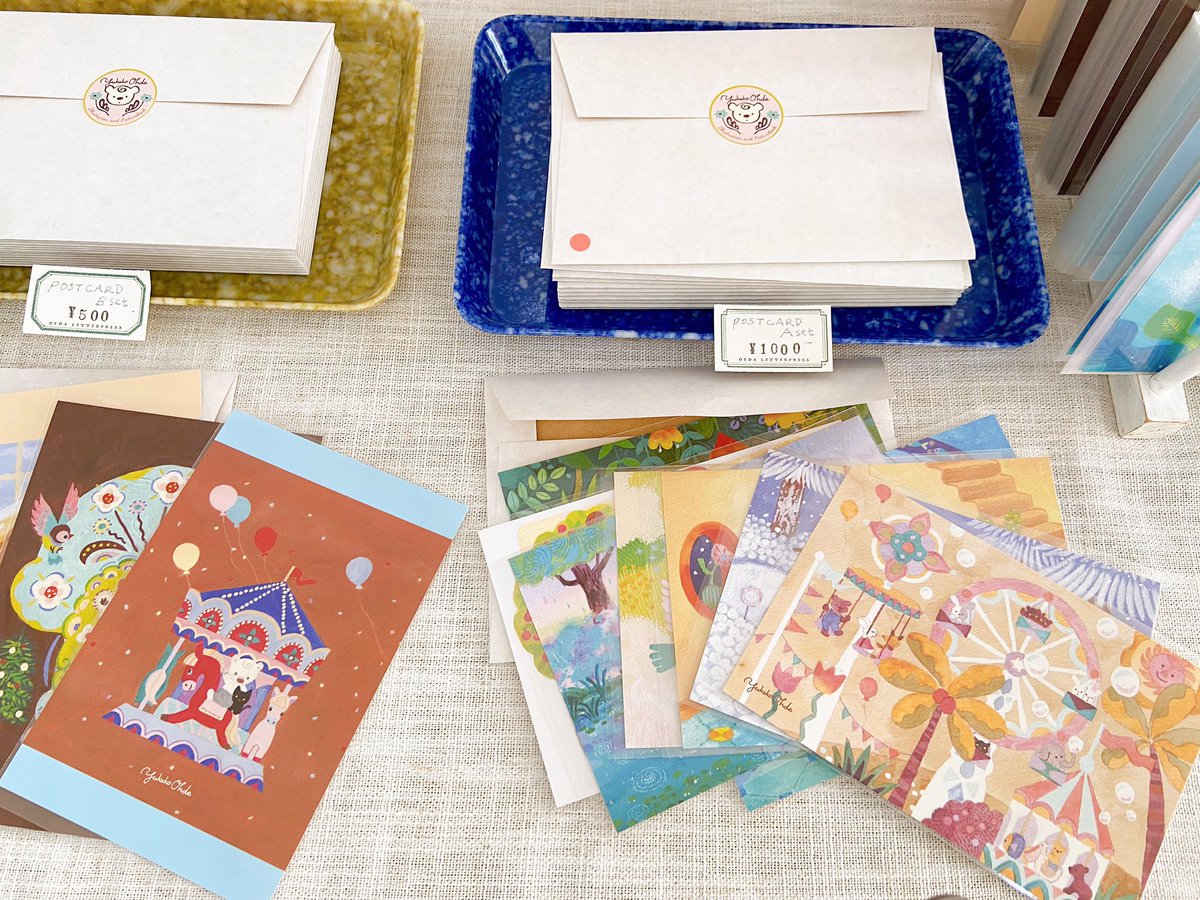 以前、個展Dreamy Daysで販売していたポストカードセットがずっと人気