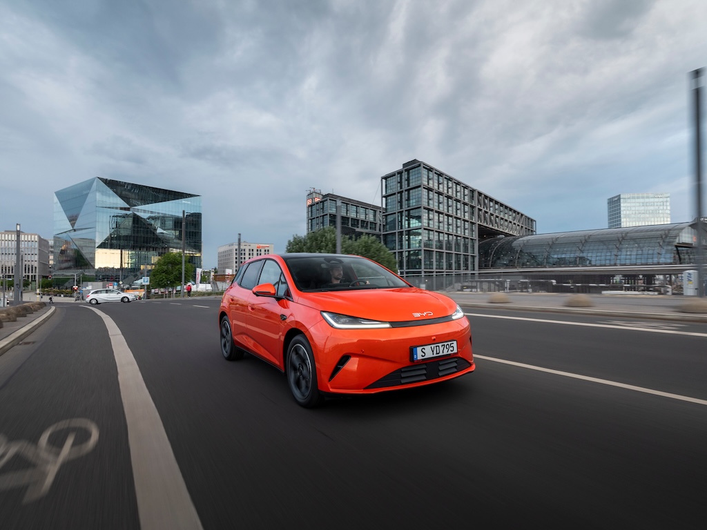 FleetWorldGroup's tweet photo. New BYD Dolphin G supermini brings plug-in hybrid power for under £24k

The new BYD Dolphin G plug-in hybrid supermini has launched in the UK with prices...

https://t.co/yWSoncIBU0

#LatestNews #BYDDolphinG https://t.co/yY9usLM6IZ